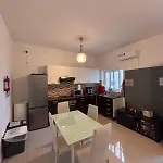 Bedroom With Ensuite Bathroom, Air-conditioned And Spacious Rated Δωμάτια σε οικογενειακή κατοικία