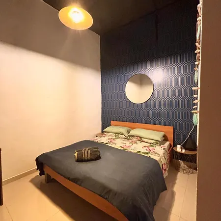 Bedroom With Ensuite Bathroom, Air-conditioned And Spacious Rated Δωμάτια σε οικογενειακή κατοικία