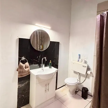 Bedroom With Ensuite Bathroom, Air-conditioned And Spacious Rated Alloggio in famiglia Sliema