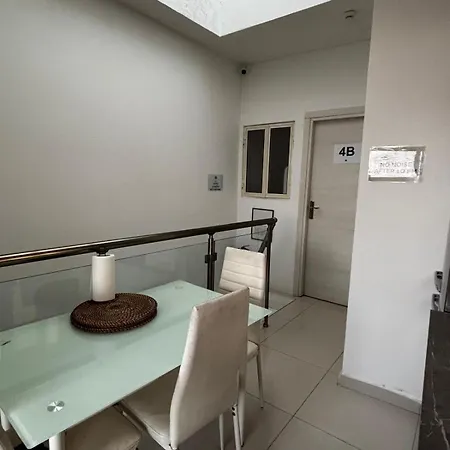 Homestay Bedroom With Ensuite Bathroom, Air-conditioned And Spacious Rated