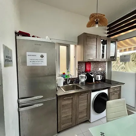 Homestay Bedroom With Ensuite Bathroom, Air-conditioned And Spacious Rated *