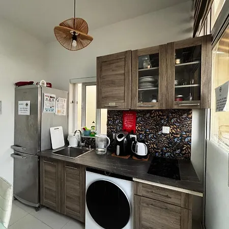 Homestay Bedroom With Ensuite Bathroom, Air-conditioned And Spacious Rated *