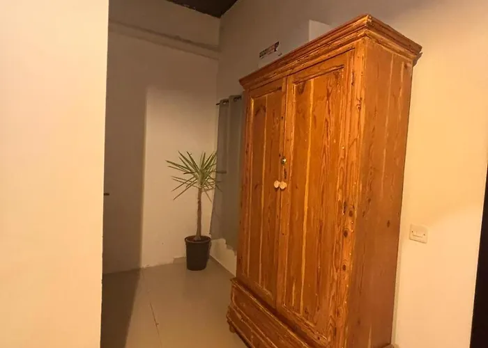 Sliema Bedroom With Ensuite Bathroom, Air-Conditioned And Spacious Top Rated Séjour chez l'habitant