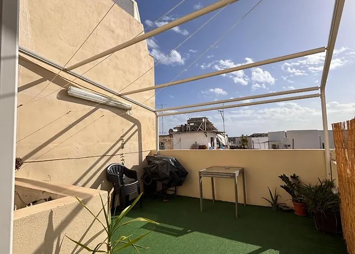 Sliema Bedroom With Ensuite Bathroom, Air-Conditioned And Spacious Top Rated