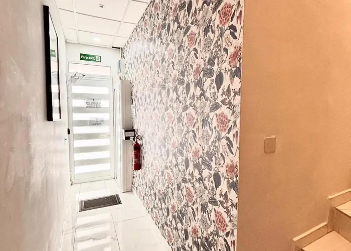 Bedroom With Ensuite Bathroom, Air-conditioned And Spacious Rated Sliema