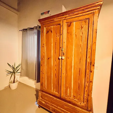 홈스테이 Bedroom With Ensuite Bathroom, Air-conditioned And Spacious Rated *