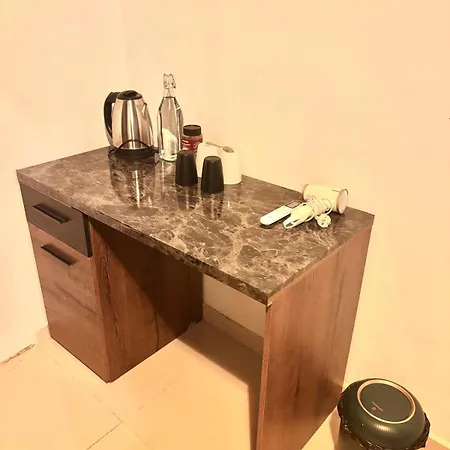 Bedroom With Ensuite Bathroom, Air-conditioned And Spacious Rated 홈스테이 슬리에마
